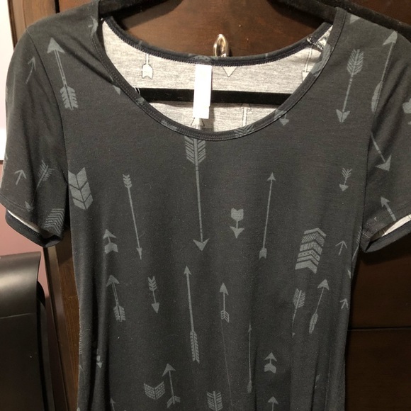 XS LuLaRoe Classic Tee - Picture 1 of 3